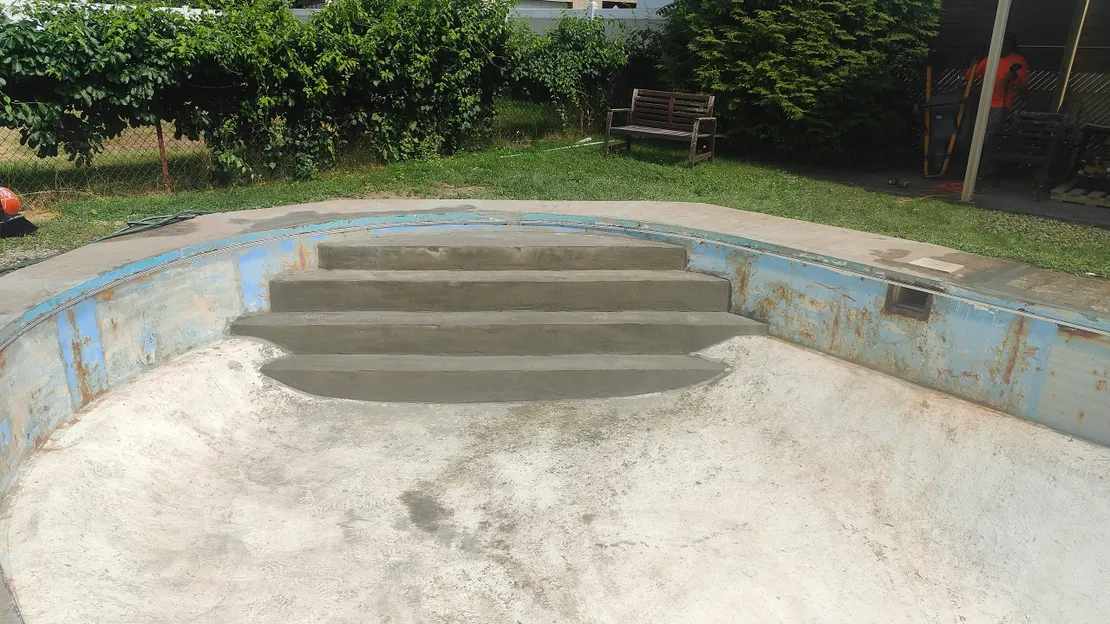 Finished concrete walk-in steps in a renovated pool